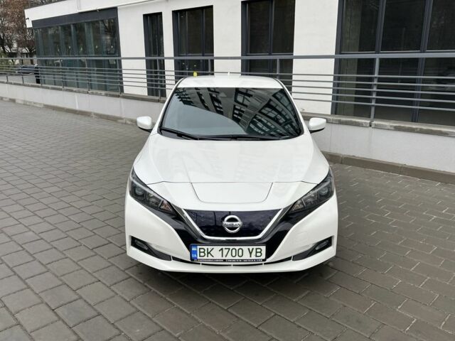 Белый Ниссан Лиф, объемом двигателя 0 л и пробегом 27 тыс. км за 13800 $, фото 2 на Automoto.ua