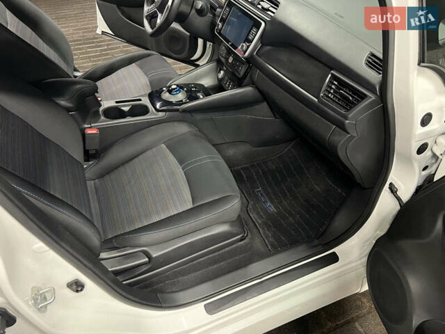 Белый Ниссан Лиф, объемом двигателя 0 л и пробегом 27 тыс. км за 13700 $, фото 22 на Automoto.ua