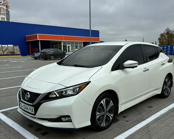 Білий Ніссан Ліф, об'ємом двигуна 0 л та пробігом 46 тис. км за 17750 $, фото 2 на Automoto.ua