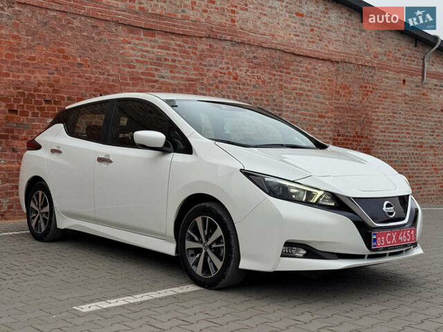 Белый Ниссан Лиф, объемом двигателя 0 л и пробегом 109 тыс. км за 11999 $, фото 9 на Automoto.ua