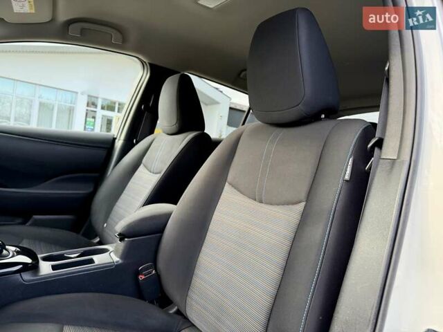 Белый Ниссан Лиф, объемом двигателя 0 л и пробегом 98 тыс. км за 15950 $, фото 47 на Automoto.ua