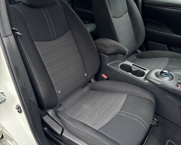 Белый Ниссан Лиф, объемом двигателя 0 л и пробегом 77 тыс. км за 13200 $, фото 27 на Automoto.ua