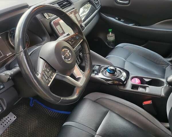 Белый Ниссан Лиф, объемом двигателя 0 л и пробегом 98 тыс. км за 17300 $, фото 5 на Automoto.ua