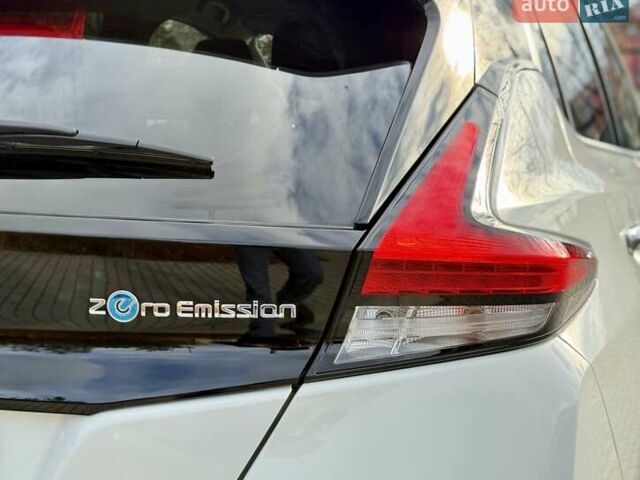 Белый Ниссан Лиф, объемом двигателя 0 л и пробегом 98 тыс. км за 15950 $, фото 38 на Automoto.ua