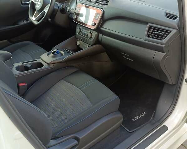 Белый Ниссан Лиф, объемом двигателя 0 л и пробегом 18 тыс. км за 13999 $, фото 27 на Automoto.ua