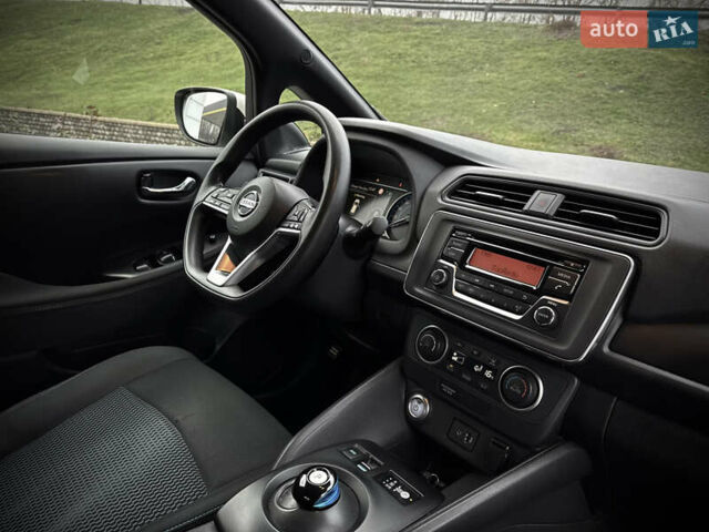 Белый Ниссан Лиф, объемом двигателя 0 л и пробегом 115 тыс. км за 11700 $, фото 33 на Automoto.ua