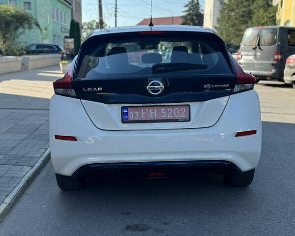 Белый Ниссан Лиф, объемом двигателя 0 л и пробегом 70 тыс. км за 12796 $, фото 9 на Automoto.ua