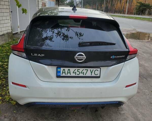 Белый Ниссан Лиф, объемом двигателя 0 л и пробегом 98 тыс. км за 17300 $, фото 7 на Automoto.ua