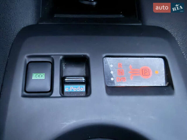 Белый Ниссан Лиф, объемом двигателя 0 л и пробегом 43 тыс. км за 12500 $, фото 48 на Automoto.ua