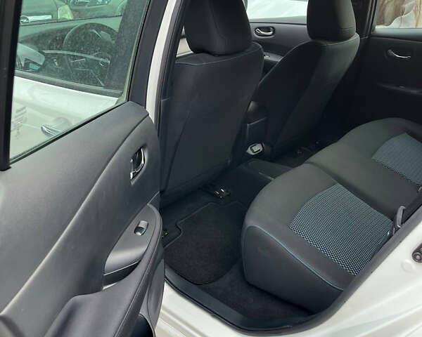 Белый Ниссан Лиф, объемом двигателя 0 л и пробегом 125 тыс. км за 11499 $, фото 3 на Automoto.ua