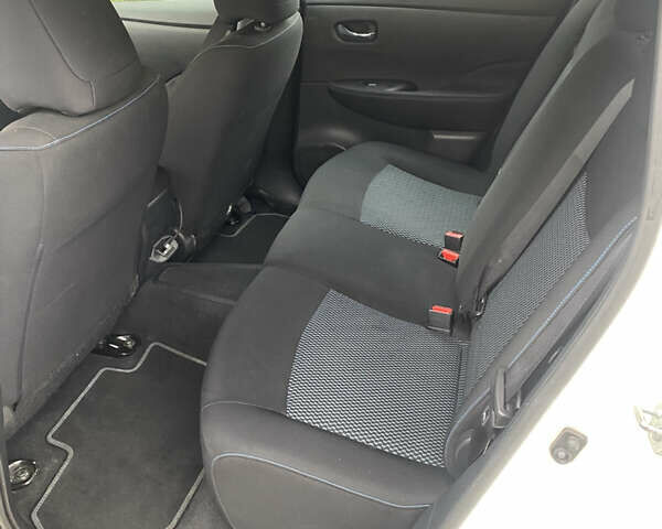 Белый Ниссан Лиф, объемом двигателя 0 л и пробегом 41 тыс. км за 13100 $, фото 13 на Automoto.ua