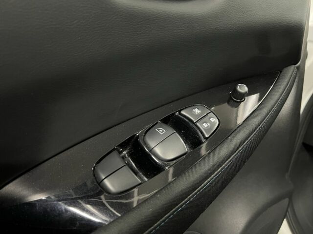 Белый Ниссан Лиф, объемом двигателя 0 л и пробегом 27 тыс. км за 13800 $, фото 13 на Automoto.ua