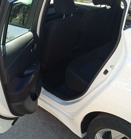 Белый Ниссан Лиф, объемом двигателя 0 л и пробегом 42 тыс. км за 14100 $, фото 8 на Automoto.ua