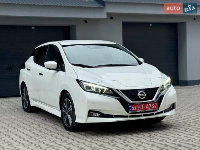 Білий Ніссан Ліф, об'ємом двигуна 0 л та пробігом 46 тис. км за 13800 $, фото 26 на Automoto.ua
