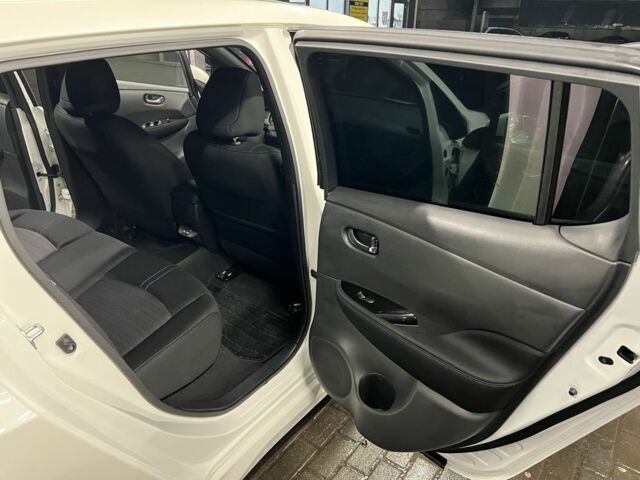 Белый Ниссан Лиф, объемом двигателя 0 л и пробегом 27 тыс. км за 13800 $, фото 21 на Automoto.ua