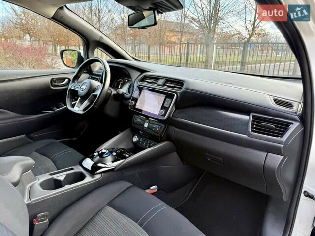 Белый Ниссан Лиф, объемом двигателя 0 л и пробегом 98 тыс. км за 15950 $, фото 73 на Automoto.ua