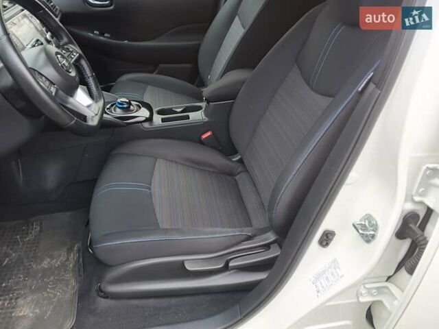 Белый Ниссан Лиф, объемом двигателя 0 л и пробегом 115 тыс. км за 15199 $, фото 24 на Automoto.ua