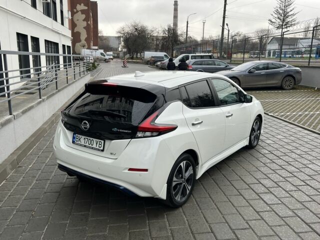 Белый Ниссан Лиф, объемом двигателя 0 л и пробегом 27 тыс. км за 13800 $, фото 3 на Automoto.ua