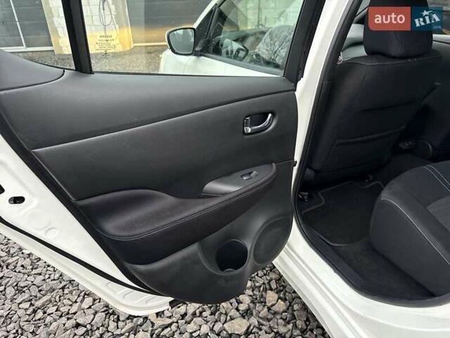 Белый Ниссан Лиф, объемом двигателя 0 л и пробегом 77 тыс. км за 13200 $, фото 33 на Automoto.ua