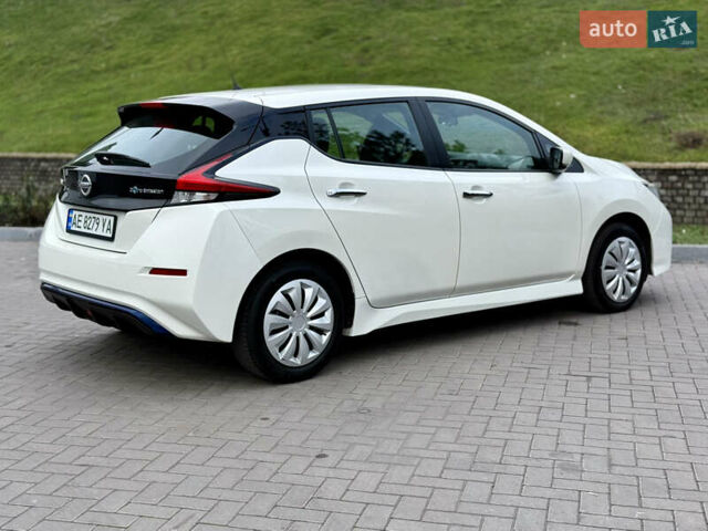 Белый Ниссан Лиф, объемом двигателя 0 л и пробегом 115 тыс. км за 11700 $, фото 13 на Automoto.ua