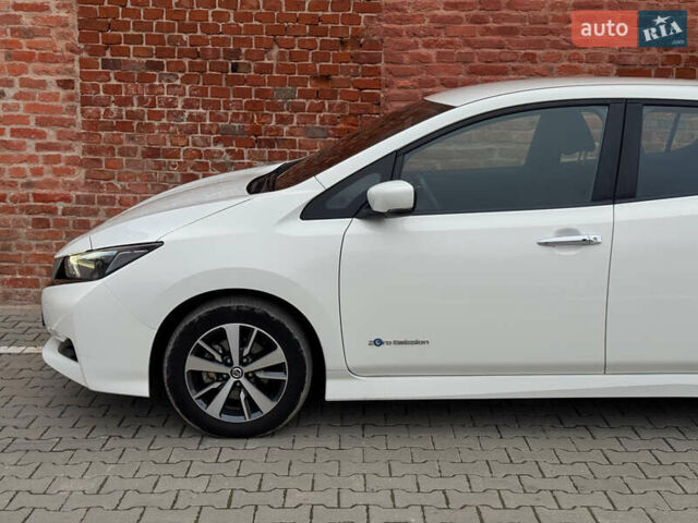 Белый Ниссан Лиф, объемом двигателя 0 л и пробегом 109 тыс. км за 11999 $, фото 13 на Automoto.ua