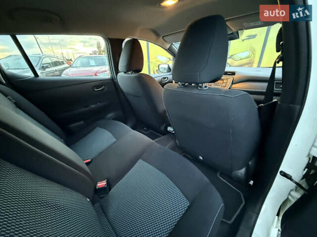 Белый Ниссан Лиф, объемом двигателя 0 л и пробегом 43 тыс. км за 12500 $, фото 31 на Automoto.ua
