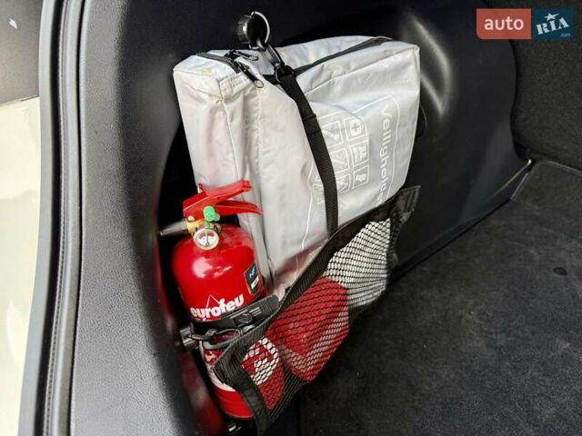 Белый Ниссан Лиф, объемом двигателя 0 л и пробегом 98 тыс. км за 15950 $, фото 96 на Automoto.ua