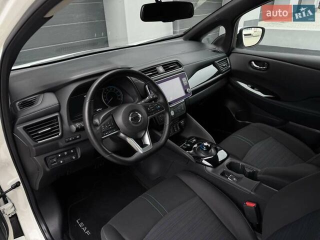 Білий Ніссан Ліф, об'ємом двигуна 0 л та пробігом 46 тис. км за 13800 $, фото 37 на Automoto.ua