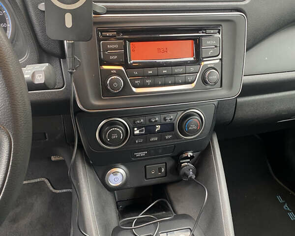 Белый Ниссан Лиф, объемом двигателя 0 л и пробегом 41 тыс. км за 13100 $, фото 16 на Automoto.ua