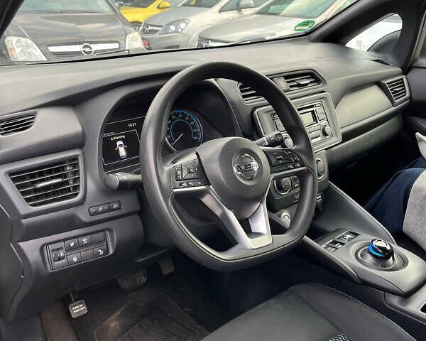 Белый Ниссан Лиф, объемом двигателя 0 л и пробегом 125 тыс. км за 11499 $, фото 2 на Automoto.ua