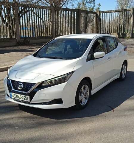 Белый Ниссан Лиф, объемом двигателя 0 л и пробегом 42 тыс. км за 14100 $, фото 4 на Automoto.ua