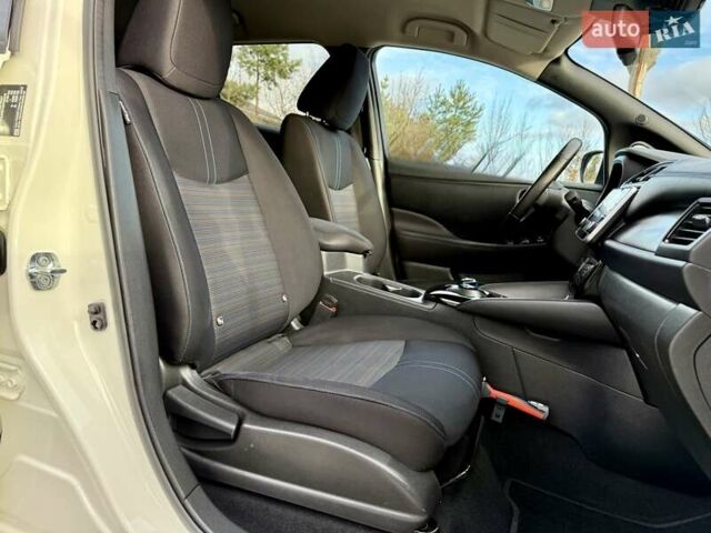 Белый Ниссан Лиф, объемом двигателя 0 л и пробегом 98 тыс. км за 15950 $, фото 70 на Automoto.ua