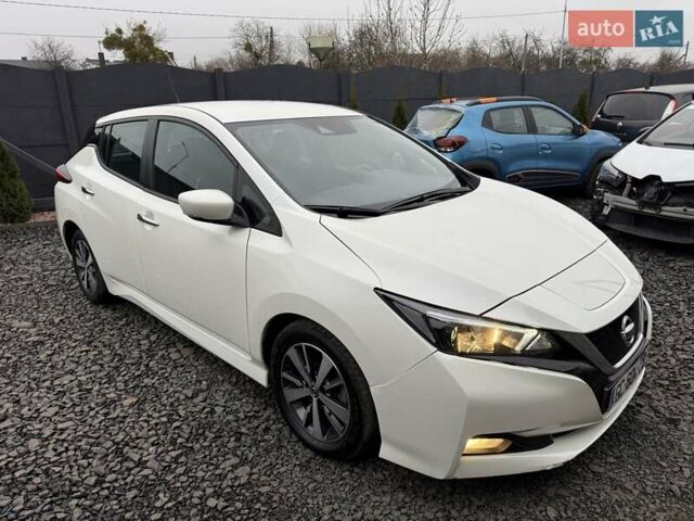 Белый Ниссан Лиф, объемом двигателя 0 л и пробегом 77 тыс. км за 13200 $, фото 14 на Automoto.ua