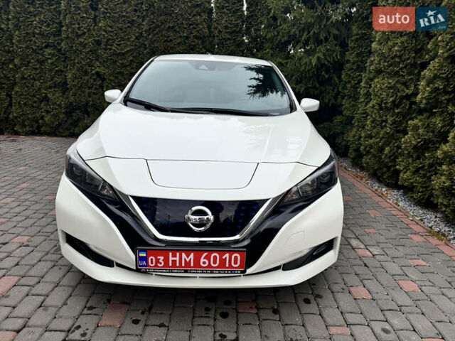 Белый Ниссан Лиф, объемом двигателя 0 л и пробегом 27 тыс. км за 12900 $, фото 2 на Automoto.ua