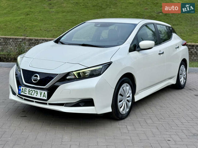 Белый Ниссан Лиф, объемом двигателя 0 л и пробегом 115 тыс. км за 11700 $, фото 4 на Automoto.ua