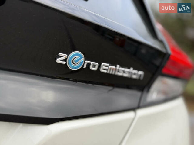 Белый Ниссан Лиф, объемом двигателя 0 л и пробегом 115 тыс. км за 11700 $, фото 20 на Automoto.ua