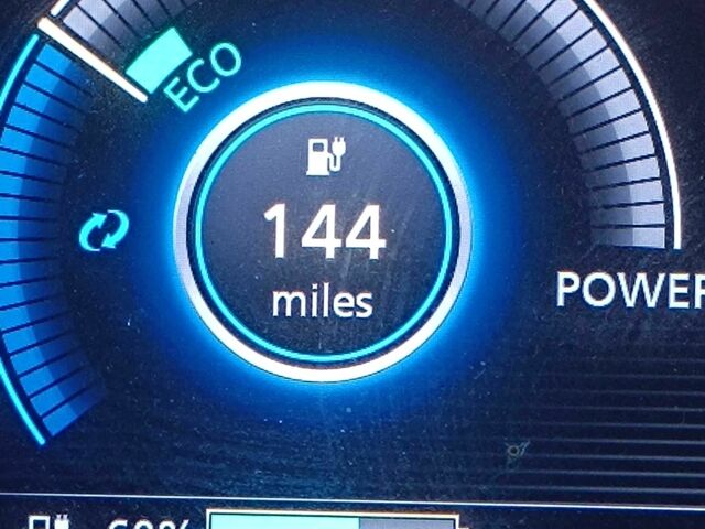 Белый Ниссан Лиф, объемом двигателя 0 л и пробегом 50 тыс. км за 409 $, фото 2 на Automoto.ua