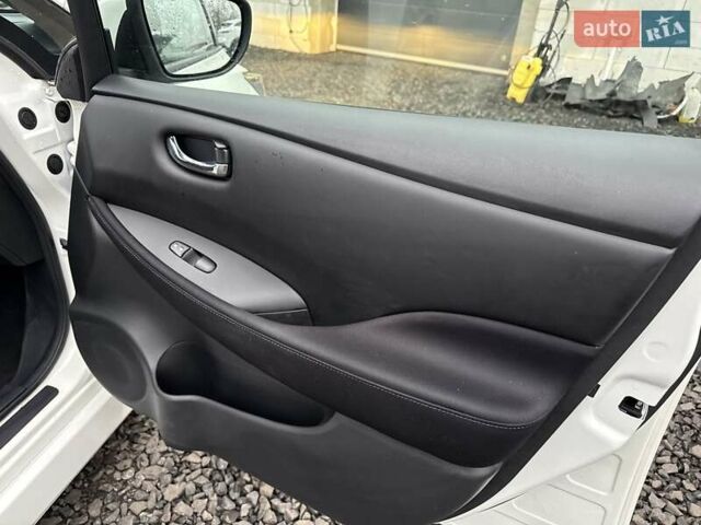 Белый Ниссан Лиф, объемом двигателя 0 л и пробегом 77 тыс. км за 13200 $, фото 25 на Automoto.ua