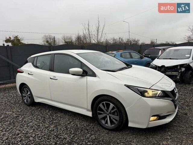 Белый Ниссан Лиф, объемом двигателя 0 л и пробегом 77 тыс. км за 13200 $, фото 4 на Automoto.ua