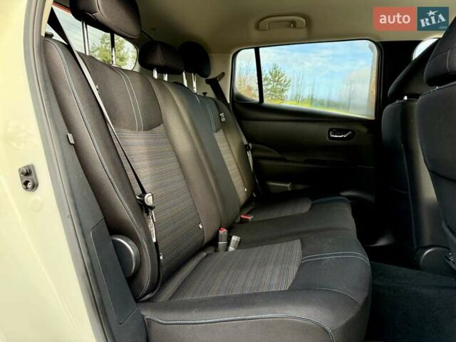 Белый Ниссан Лиф, объемом двигателя 0 л и пробегом 98 тыс. км за 15950 $, фото 81 на Automoto.ua