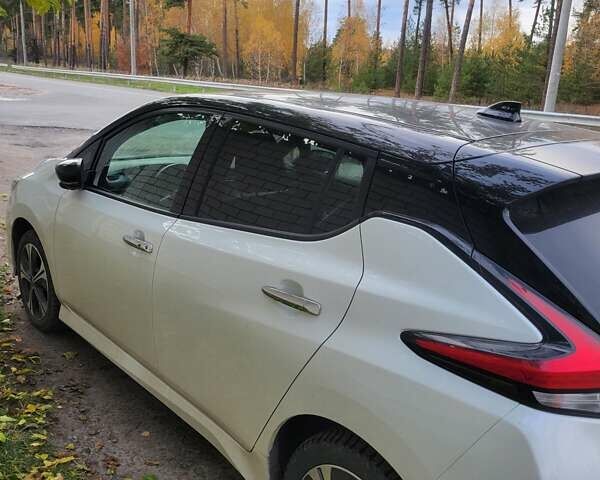 Белый Ниссан Лиф, объемом двигателя 0 л и пробегом 98 тыс. км за 17300 $, фото 6 на Automoto.ua