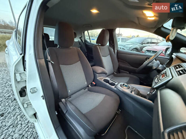 Белый Ниссан Лиф, объемом двигателя 0 л и пробегом 43 тыс. км за 12500 $, фото 25 на Automoto.ua