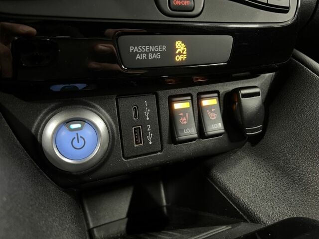 Белый Ниссан Лиф, объемом двигателя 0 л и пробегом 27 тыс. км за 13800 $, фото 17 на Automoto.ua