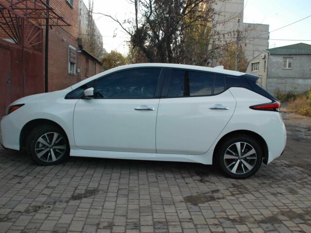 Белый Ниссан Лиф, объемом двигателя 0 л и пробегом 50 тыс. км за 14900 $, фото 3 на Automoto.ua