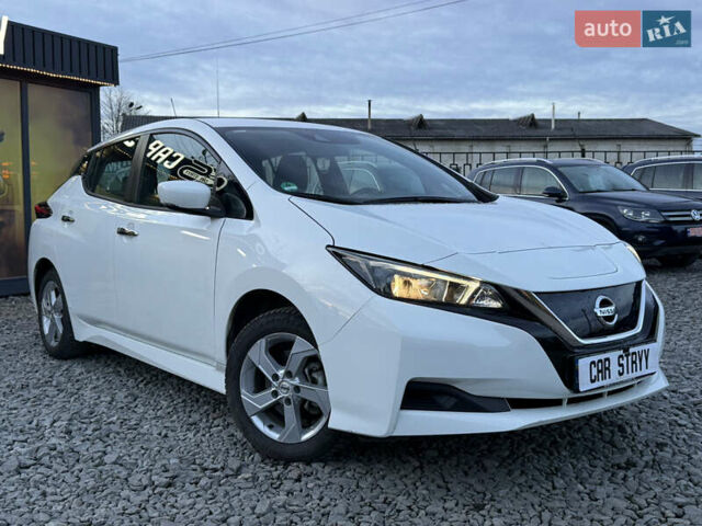 Белый Ниссан Лиф, объемом двигателя 0 л и пробегом 43 тыс. км за 12500 $, фото 1 на Automoto.ua