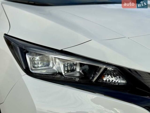 Белый Ниссан Лиф, объемом двигателя 0 л и пробегом 98 тыс. км за 15950 $, фото 23 на Automoto.ua