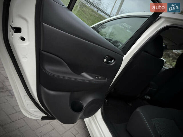 Белый Ниссан Лиф, объемом двигателя 0 л и пробегом 115 тыс. км за 11700 $, фото 28 на Automoto.ua