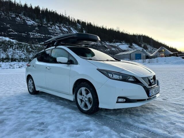 Білий Ніссан Ліф, об'ємом двигуна 0 л та пробігом 62 тис. км за 16200 $, фото 1 на Automoto.ua