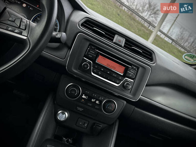 Белый Ниссан Лиф, объемом двигателя 0 л и пробегом 115 тыс. км за 11700 $, фото 37 на Automoto.ua