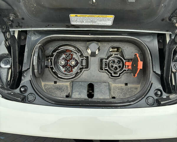 Білий Ніссан Ліф, об'ємом двигуна 0 л та пробігом 46 тис. км за 17750 $, фото 29 на Automoto.ua